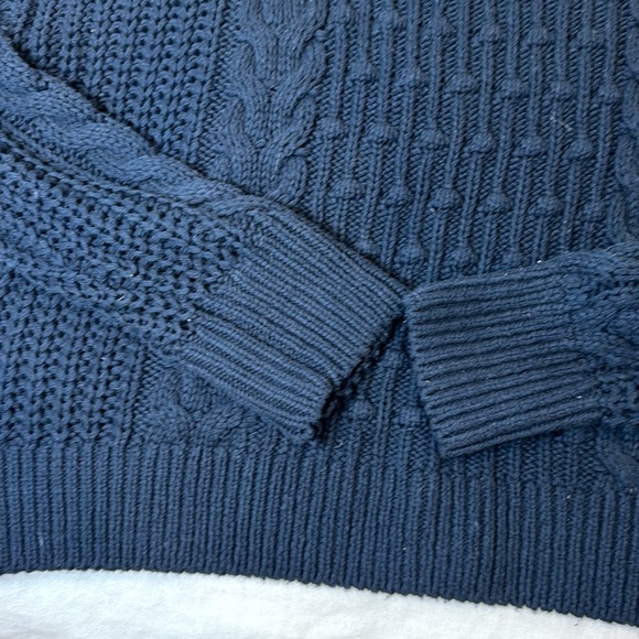 Abercrombie and Finch oversized navy knit sweater - Picture 5 of 6